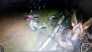 Travesti ruiva e anão negão, fodendo o urso peludo, um magrelo, e uma galinha